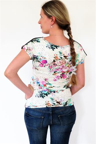 חולצת הריון חצי חצי - גב פרחוני שמנת וחזית כחול כהה בתוספת כיס קטן