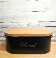 ארגז לחם שחור - כיתוב באנגלית
