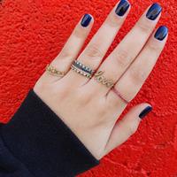 טבעת איטרניטי בזהב 14K משובצת יהלומים שחורים  ולבנים 0.21 קראט