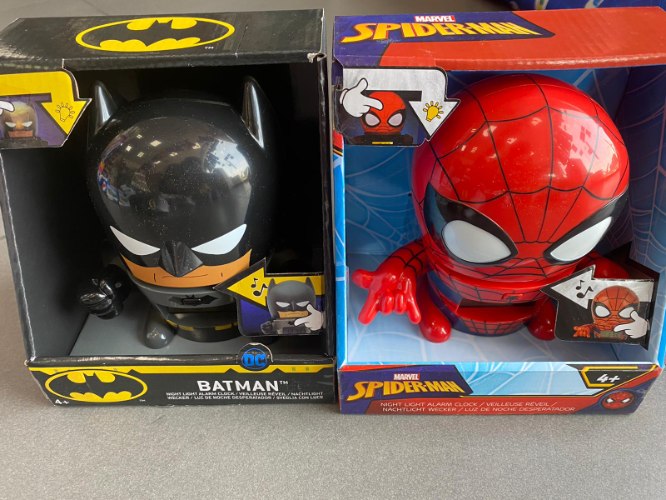 שעון+מנורת לילה ספיידרמן/באטמן