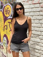 גופיית מעויינים V