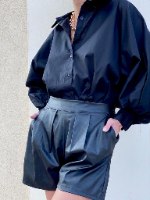 מכופתרת ברוני