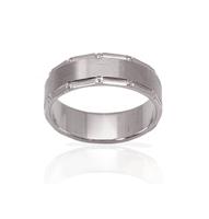 טבעת נישואין מעוצבת עם טקסטורת הברשה והברגה - דגם M140