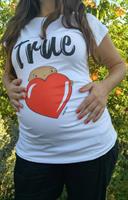 חולצת הריון  True Love חולצת לבנה עם תינוק מציץ מלב