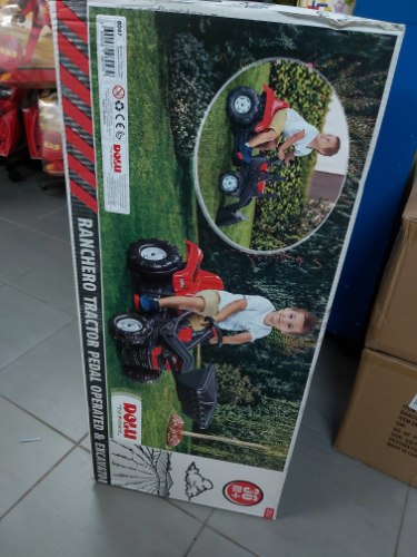 טרקטור אדום כולל כף חברת DOLO