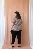 חולצת T SHIRT בילי מנומר חום