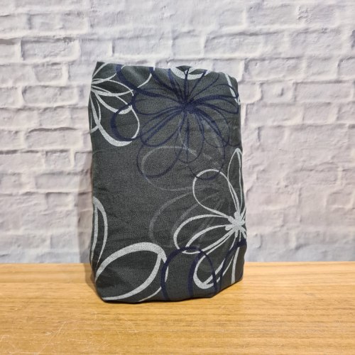 צעיף איטלקי אפור כהה פרחים גדולים מעוגלים