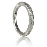 טבעת יהלומים בסגנון מחוספס מזהב לבן 14 קארקט