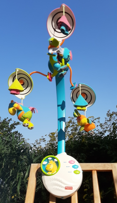 מובייל של טייני לאב מאיר ומנגן מגיע באריזה מקורית עם הוראות