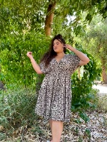 שמלת קיי מנומרת בז׳