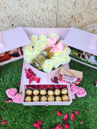 קופסא נפתחת תמונות & שוקולד & יין