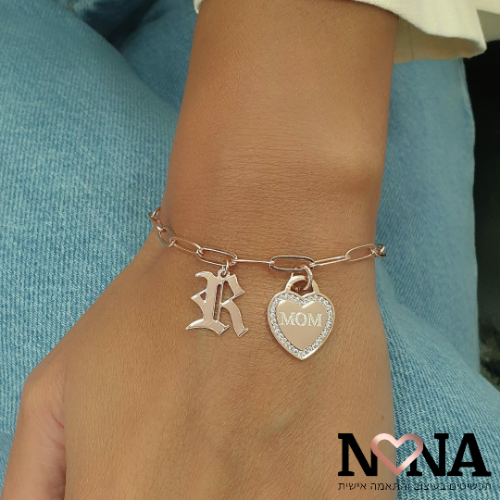 צמיד חוליות גדולות עם אות גותית ולב שייני חרוט דגם LAA51