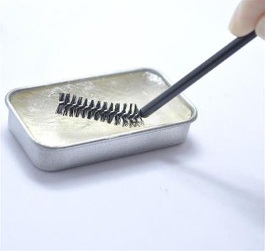 עיצוב גבות - ג'ל לעיצוב ושיקום הגבה