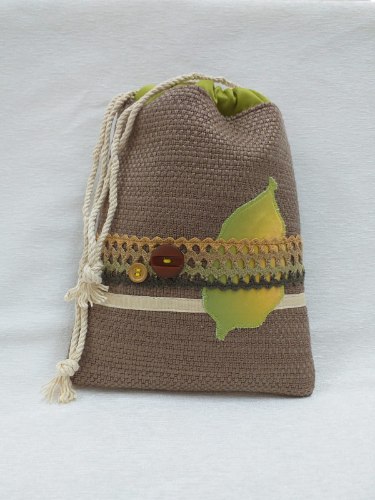 שקית לאתרוג מבד בעבודת יד,  לנשיאה נוחה לבית הכנסת - דגם הודיה