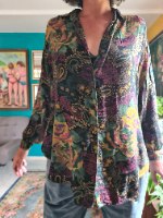 חולצת פייסלי מכופתרת זורמת מאד M/L