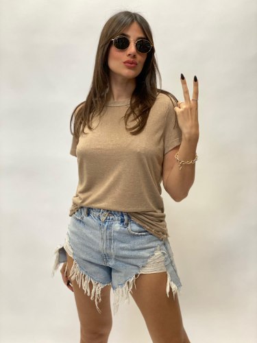 טי שירט ניקי גזור קצר  כאמל