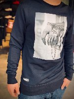 סווטשירט T - AKASHI צבע שחור/לבן