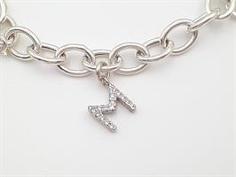 B-18 צמיד צ'ארמים ואותיות תלוים מכסף - אות לבחירתך