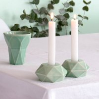 שלחן שבת מעוצב - עם סט גביע ופמוטים בעיצוב ישראלי מקורי