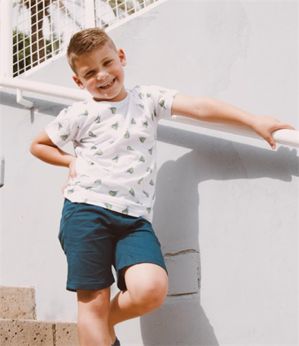 חליפת טריקו סניקרס