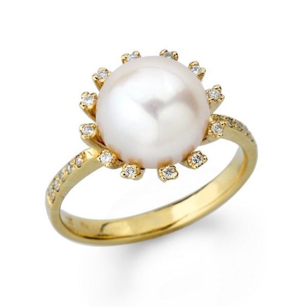 טבעת מעוצבת משובצת יהלומים ופנינה