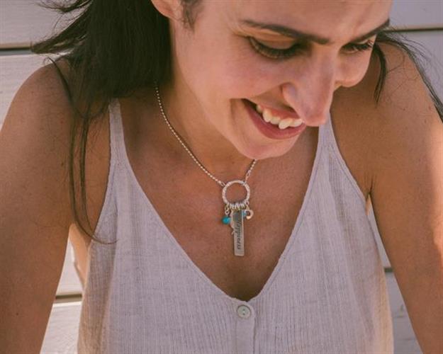 N -01  שרשרת כסף עם תליון לחריטה בהתאמה אישית ואבני חן ודג N-1