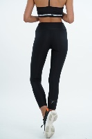 גוזית ספורט שחורה פס לוגו