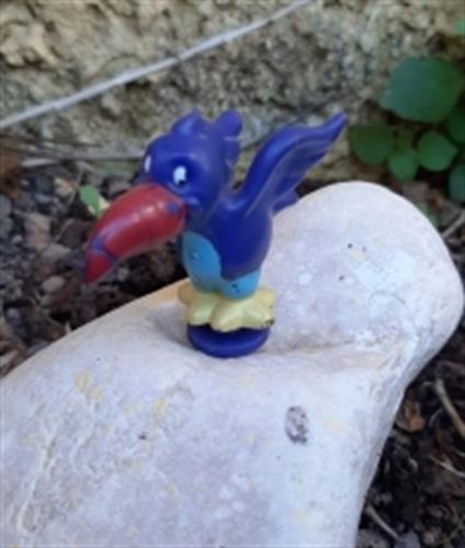 תוכי פלסטיק קטן וצבעוני