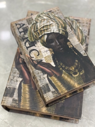 סט 2 ספרים אישה אפריקאית