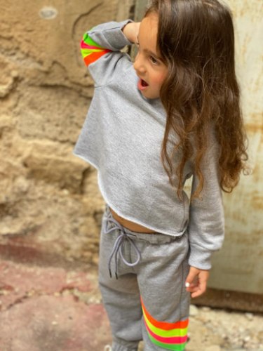 חליפת פסים אפור בהיר 2-18