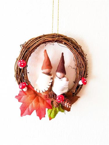 זר משפחה ותינוק במנשא