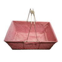 סלסלת פיקניק מתכתית עם ידיות מתקפלות מרופדת בבד משובץ אדום לבן