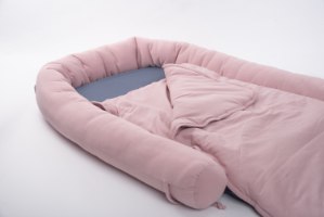 לולי שבלולי ורוד עתיק - נחשוש מכותנה אורגנית- 2 מטר- עם חוטים מיועדים לקשירה למיטה