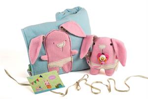 סט מתנה ליולדת: שמיכה ובובה (יפית)