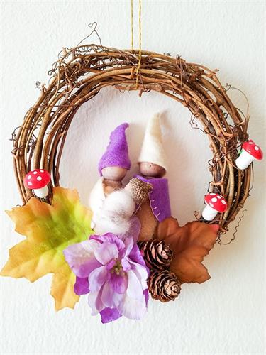 זר משפחה אימא מניקה בצבעי סגול ולבן