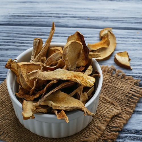 פטריות מיובשות מעורבות ( פורצ׳יני, יער, שנטרל ) 35 גר׳ – URBANI