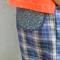 מכנסיים מדגם נור עם דוגמה של משבצות בצבעים של כחול