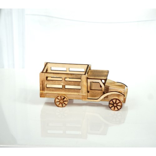 משאית עץ קטנה לצביעה