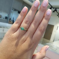 טבעת זהב משובצת אמרלד 1.2 קראט