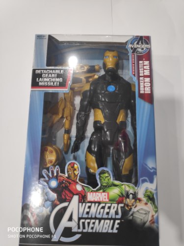 איירון מן שחור עם אביזרים