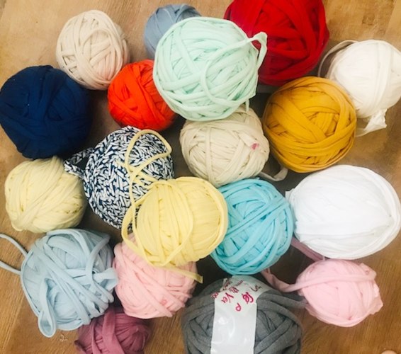 עודפי ייצור של טריקו פרוסים לסריגה מבחר צבעי פסטל וצבעים מיוחדים