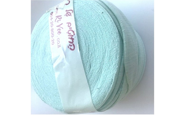 חוטי טריקו פרוסים לסריגה במחירי מבצע מעודפי ייצור צבע ירוק סלדין