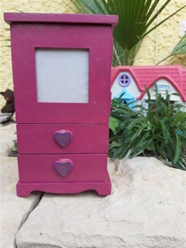 ארון עץ לברבי, תיבת אחסון מעוצבת