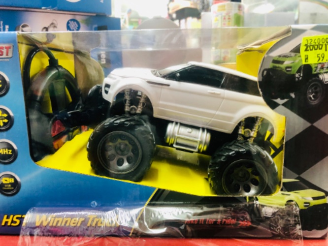 מכונית על שלט מפלצת לנד רובר