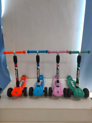 קורקינט 3 גלגלים מתכוונן-אורות בשלדה ובגלגלים