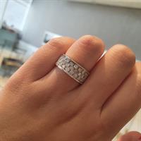 טבעת זהב 14 קרט מעוצבת שלוש שורות ביהלומים 0.85 קראט