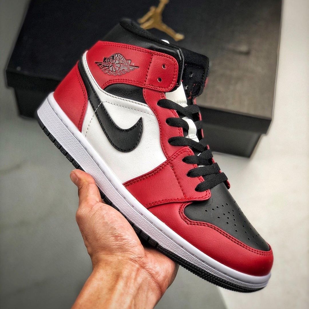 jordan 1 high chicago toe