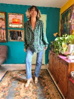 חולצה פרחונית מכופתרת מידה XL