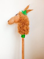 לאמה על מקל