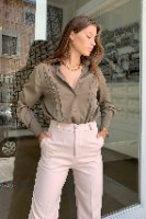 מכופתרת קלייר